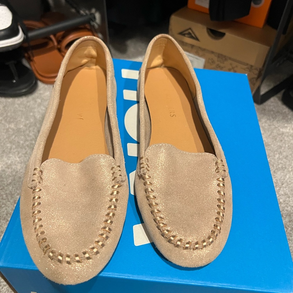 Jack Rogers Millie Leather Moccasins size 7.5 in a tan champagne color